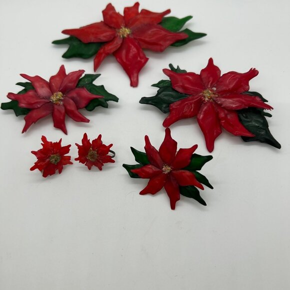Vintage Poinsettia Brooches 1940s WWII Era Acrylic 4 Pins and Earrings Floral - Picture 3 of 16